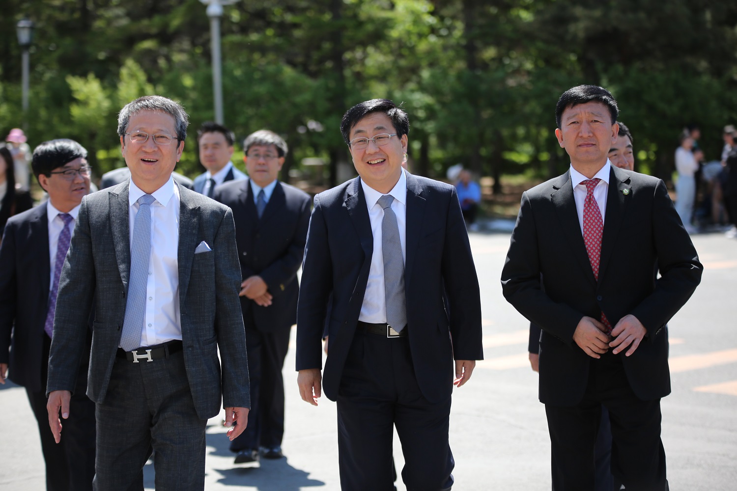蔡奎龍市長，金雄校長與樸杰董事長.jpg