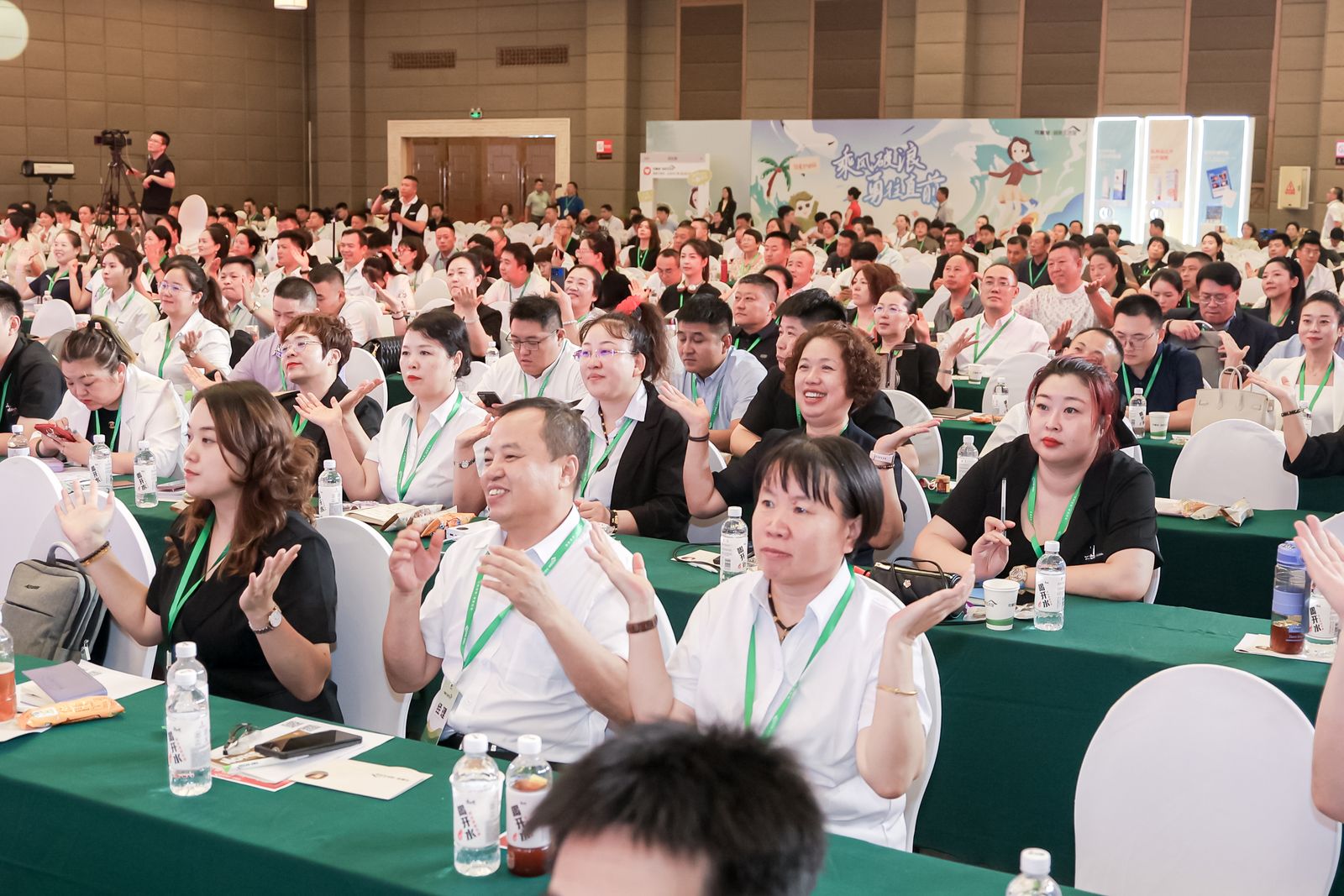 XING1812.JPG~tplv-9lv23dm2t1-resize-animforce-v1_1600_3000_gif.jpg